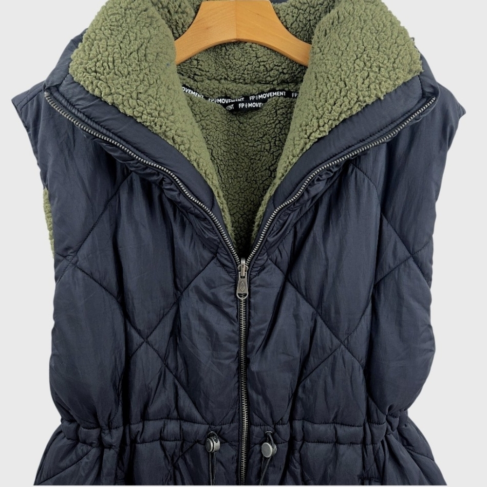 Free People Movement Venture On Vest Reversible Puffer Sherpa Green Black - Picture 6 of 16